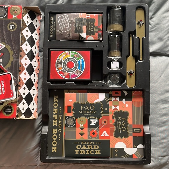 FAO SCHWARZ INTERACTIVE ILLUSIONS I MAGIC 23pc SET๐ช๐ด๏ธ๐ฆ๐งโโ๏ธ๐งโโ๏ธ๐ฎ๐ฆโพ๏ธ๐๐ฑ - Picture 6 of 10